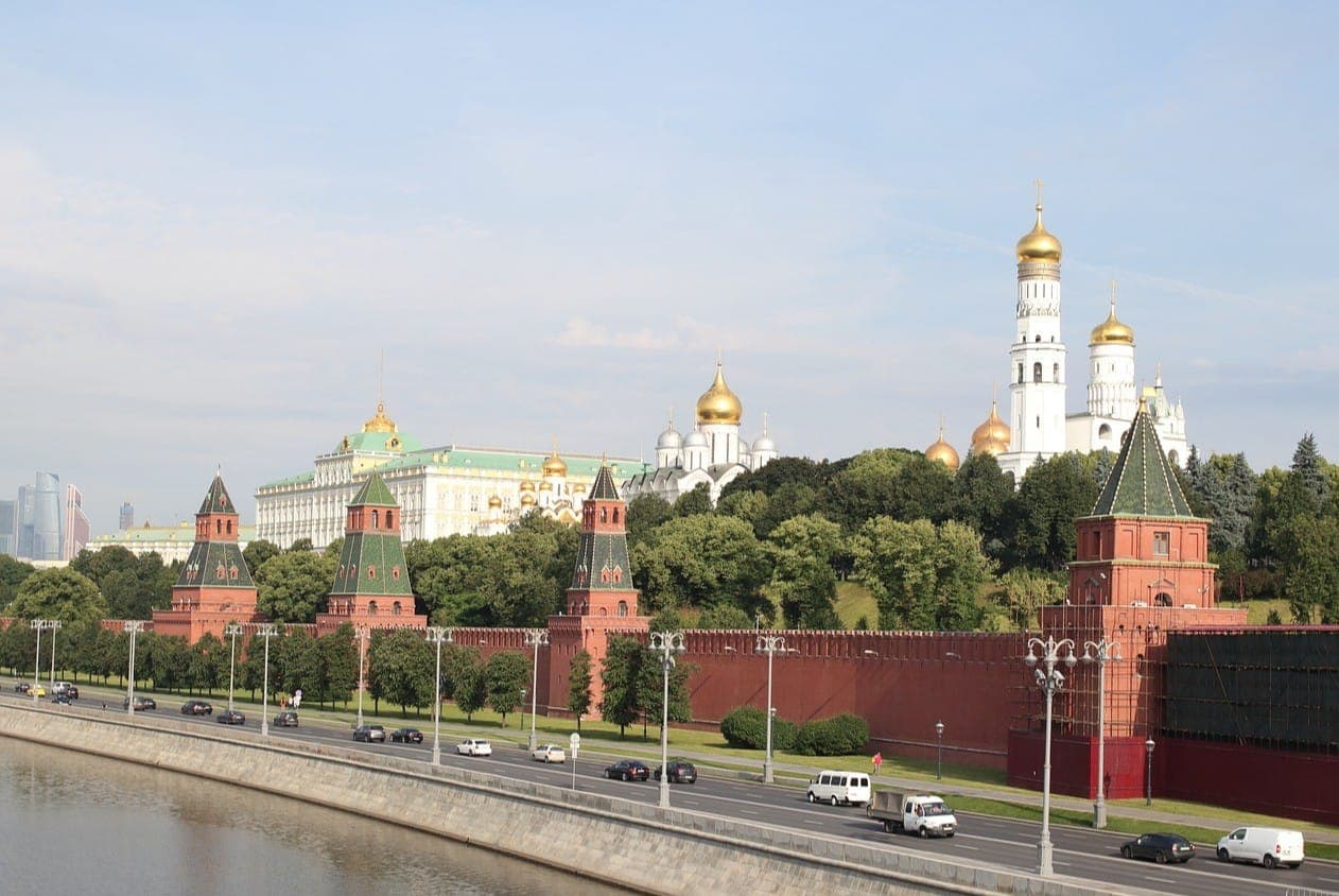 Южная стена с "ласточкиными хвостами". Фото: mr.moscow