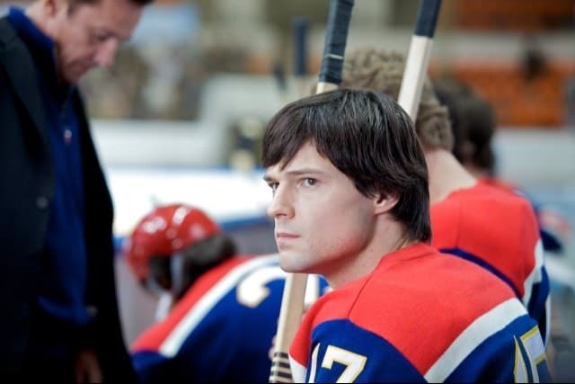 Кадр из фильма «Легенда №17». Канал Россия. Данила Козловский в роли Валерия Харламова