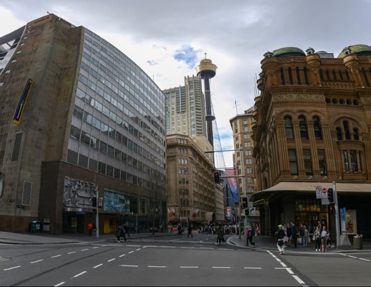 Именно сюда, на крышу Allianz Centre (на дальнем плане) приземляется Нео в фильме. Фото: Jorge Láscar