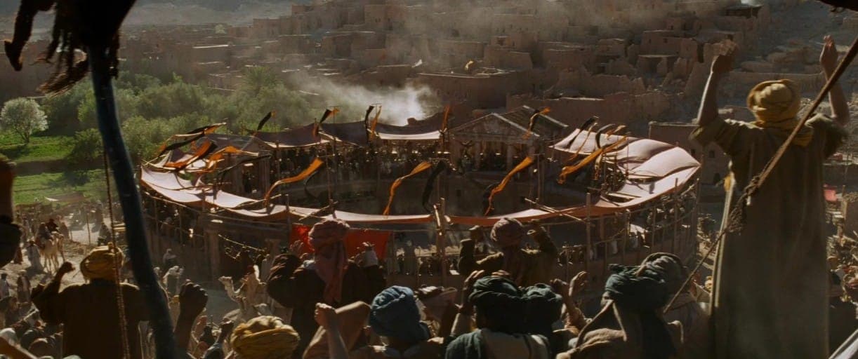 На заднем плане в кадре - Ксар Айт-Бен-Хадд. Кадр из фильма "Гладиатор". Scott Free Productions, Red Wagon Entertainment, 2000